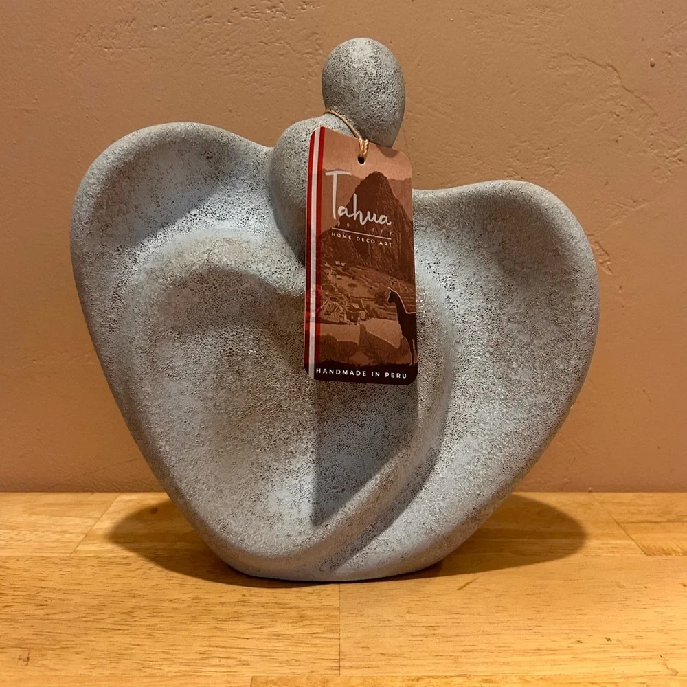 NWTS TAHUA Made In Peru Love Ceramic Statue. Stone Grey Ceramic. - Picture 3 of 8